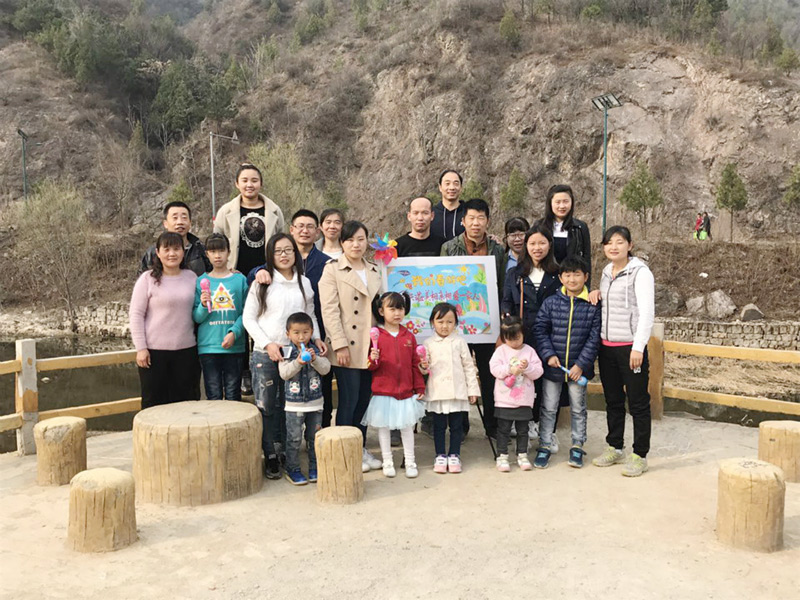 纸罐定制厂家军兴溢美相亲相爱一家人古北水镇春游啦