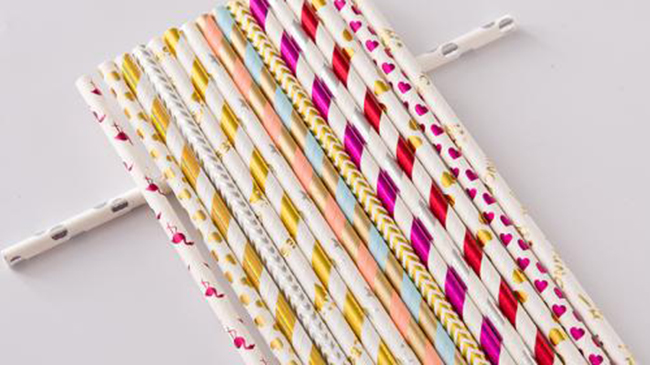 星巴克换用纸吸管，这背后的意义？