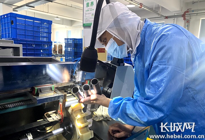 军兴溢美工作人员在岗位上认真工作 军兴溢美工作人员在岗位上认真工作